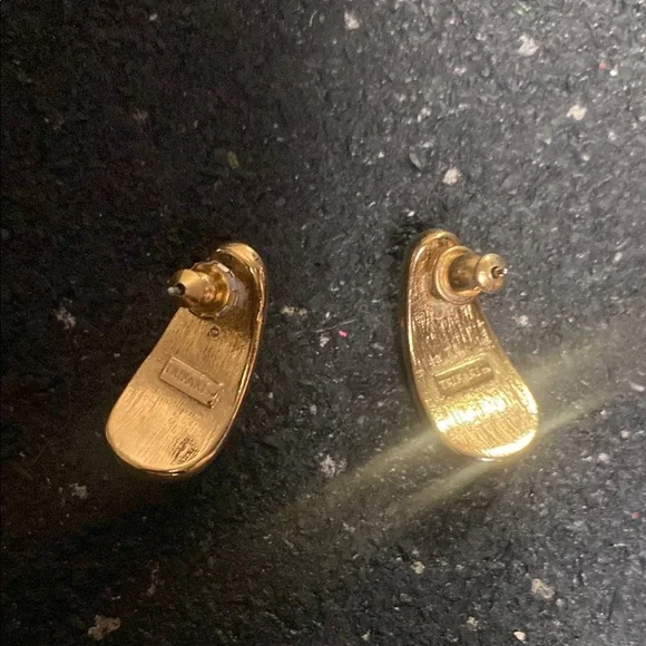 Trifari vintage 90s Black and Gold Earrings - Picture 2 of 7